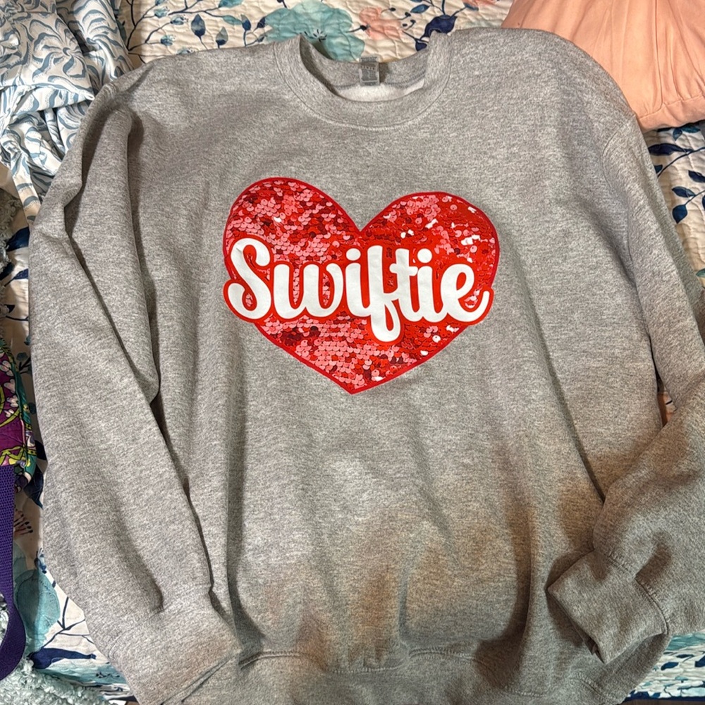 Swiftie sweatshirt🩷